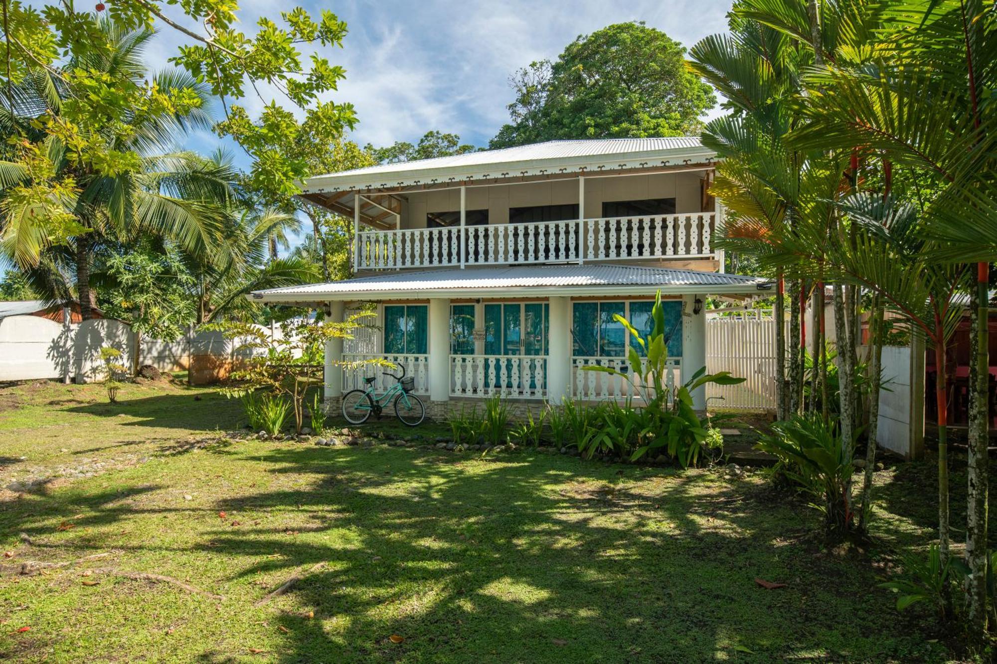 Casa Blanca Beachfront House With Shared Pool Access Pangea Lodge Manzanillo  Ngoại thất bức ảnh